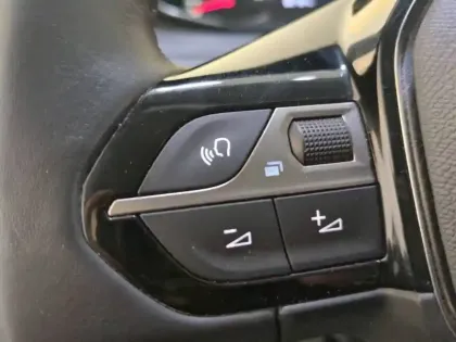 Photo 27 Peugeot 208  BLUEHDI 100 S&S BVM6