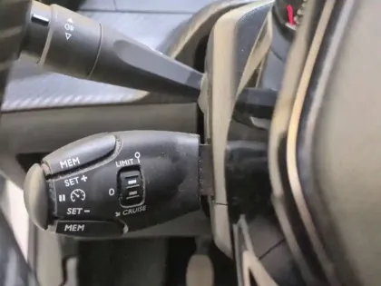 Photo 26 Peugeot 208  BLUEHDI 100 S&S BVM6