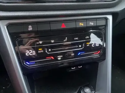 Photo 17 Volkswagen T-roc  1.0 TSI 110 Start/Stop BVM6