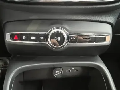 Photo 24 Volvo Xc40  Recharge 231 ch 1EDT