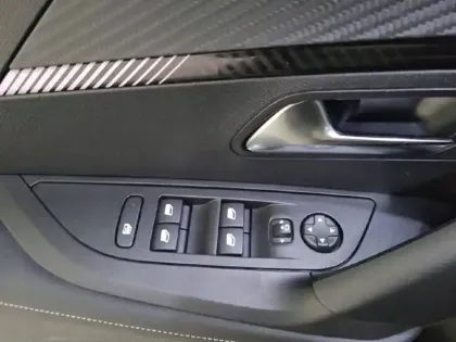 Photo 29 Peugeot 2008  Hybrid 136 e-DCS6