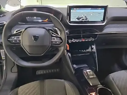 Photo 7 Peugeot 2008  Hybrid 136 e-DCS6