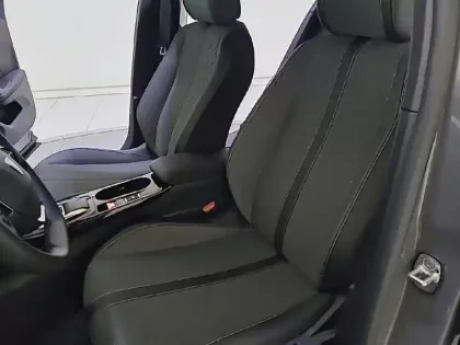 Photo 10 Peugeot 2008  Hybrid 136 e-DCS6