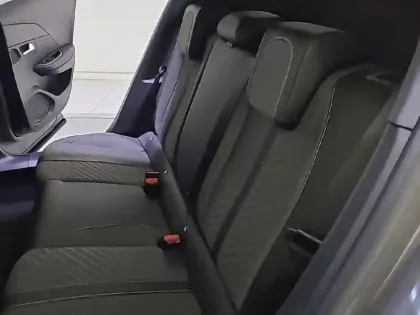 Photo 11 Peugeot 2008  Hybrid 136 e-DCS6