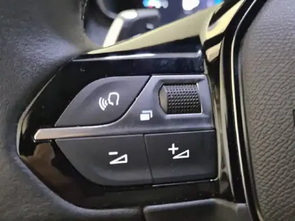 Photo 27 Peugeot 2008  Hybrid 136 e-DCS6