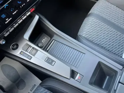 Photo 16 Peugeot 308  Plug-in Hybrid 195 ch e-DCS7