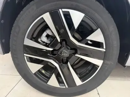 Photo 6 Peugeot 208  100 S&S BVM6