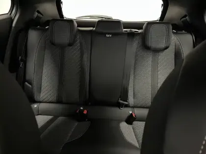 Photo 41 Peugeot 2008  Hybrid 145 e-DCS6