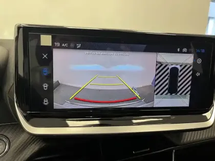 Photo 39 Peugeot 2008  Hybrid 145 e-DCS6