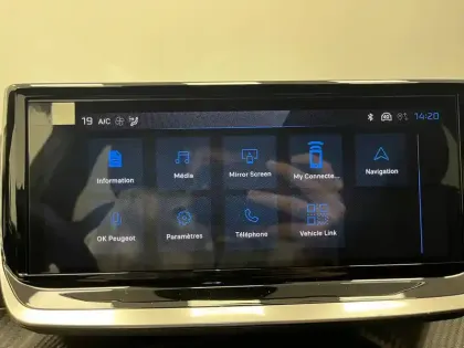 Photo 46 Peugeot 2008  Hybrid 145 e-DCS6