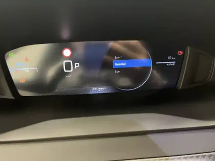 Photo 42 Peugeot 2008  Hybrid 145 e-DCS6