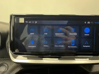 Photo 45 Peugeot 2008  Hybrid 145 e-DCS6