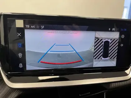 Photo 38 Peugeot 2008  Hybrid 145 e-DCS6