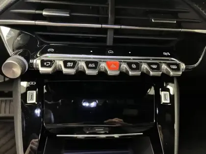 Photo 29 Peugeot 2008  Hybrid 145 e-DCS6