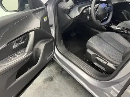 Photo 23 Peugeot 2008  Hybrid 145 e-DCS6