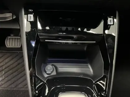 Photo 30 Peugeot 2008  Hybrid 145 e-DCS6