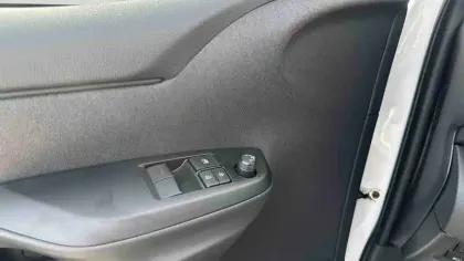 Photo 16 Mazda Mazda2  Hybrid 1.5L CVT 116 ch