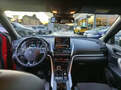 Photo 8 Mitsubishi Eclipse Cross  2.4 MIVEC PHEV Twin Motor 4WD