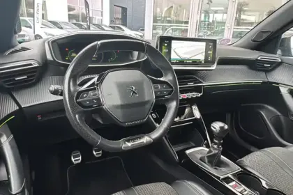 Photo 26 Peugeot 2008  PureTech 130 S&S BVM6