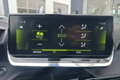 Photo 22 Peugeot 2008  PureTech 130 S&S BVM6