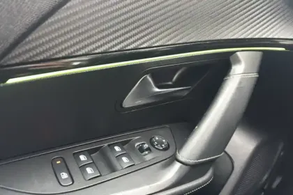 Photo 18 Peugeot 2008  PureTech 130 S&S BVM6