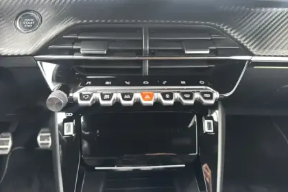 Photo 23 Peugeot 2008  PureTech 130 S&S BVM6