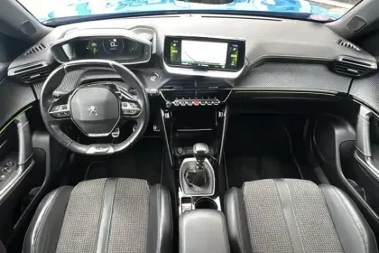 Photo 15 Peugeot 2008  PureTech 130 S&S BVM6