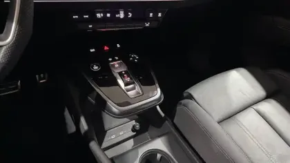 Photo 17 Audi Q4  e-tron Sportback 40 204 ch 82 kWh