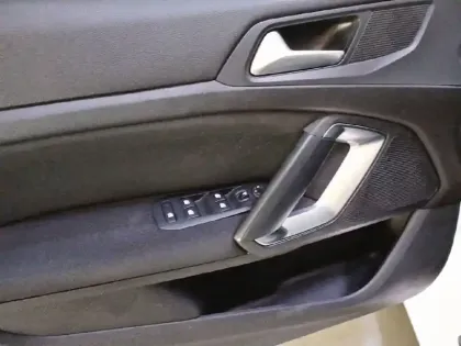 Photo 31 Peugeot 308  SW BlueHDi 130ch S&S BVM6