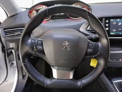 Photo 8 Peugeot 308  SW BlueHDi 130ch S&S BVM6