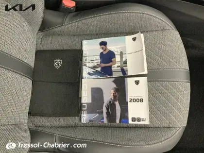 Photo 15 Peugeot 2008  PureTech 100 S&S BVM6 Allure