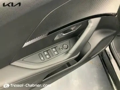 Photo 19 Peugeot 2008  PureTech 100 S&S BVM6 Allure