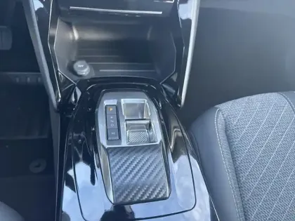 Photo 23 Peugeot 2008  Hybrid 145 e-DCS6 Allure