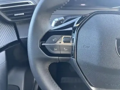 Photo 18 Peugeot 2008  Hybrid 145 e-DCS6 Allure