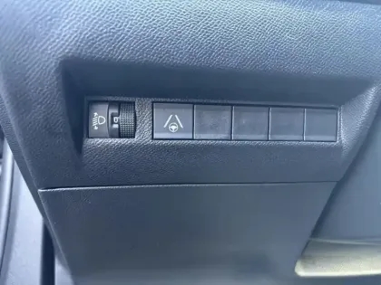 Photo 15 Peugeot 2008  Hybrid 145 e-DCS6 Allure