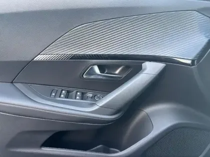 Photo 24 Peugeot 2008  Hybrid 145 e-DCS6 Allure