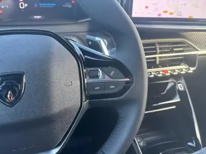 Photo 19 Peugeot 2008  Hybrid 145 e-DCS6 Allure