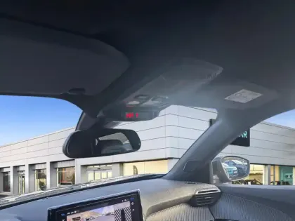 Photo 27 Peugeot 2008  Hybrid 145 e-DCS6 Allure