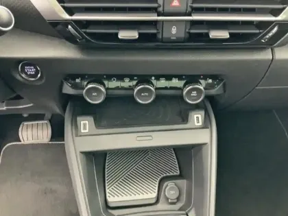 Photo 12 Citroën C4 e- 136 ch Automatique Shine Pack