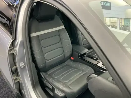 Photo 8 Citroën C4 e- 136 ch Automatique Shine Pack