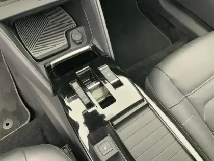 Photo 23 Citroën C4 e- 136 ch Automatique Shine Pack