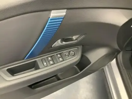 Photo 19 Citroën C4 e- 136 ch Automatique Shine Pack