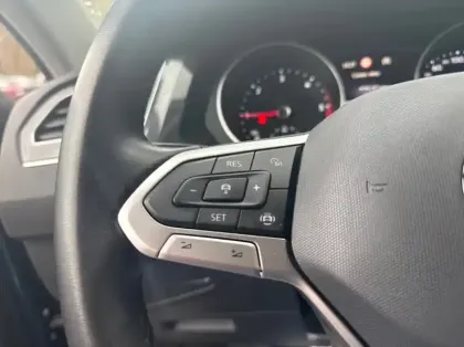 Photo 16 Volkswagen Tiguan 2.0 TDI 150ch Life Business