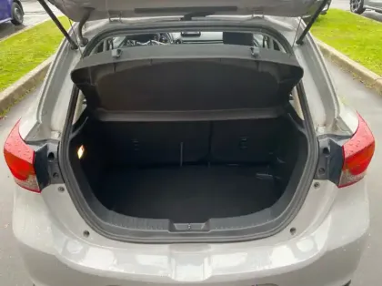 Photo 10 Mazda 2 1.5 e-SKYACTIV G M Hybrid 90ch Centre-Line 03