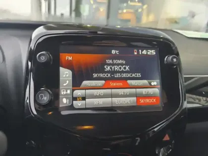 Photo 5 Toyota Aygo x-play 1.0 69 ch