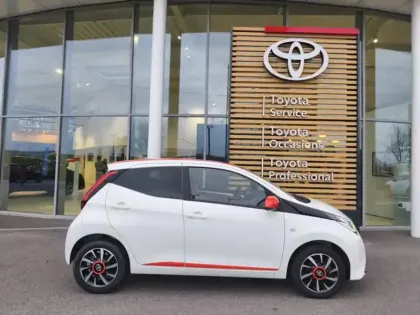 Photo 1 Toyota Aygo x-play 1.0 69 ch