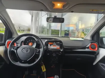 Photo 3 Toyota Aygo x-play 1.0 69 ch