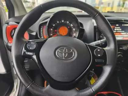 Photo 4 Toyota Aygo x-play 1.0 69 ch