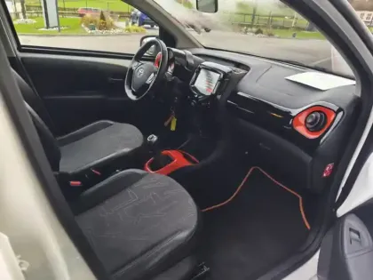 Photo 11 Toyota Aygo x-play 1.0 69 ch