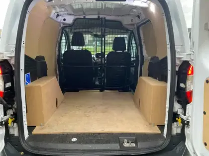 Photo 10 Ford Transit Courier Fourgonnette 1.5 TDCI 100ch Stop&amp;Start Trend